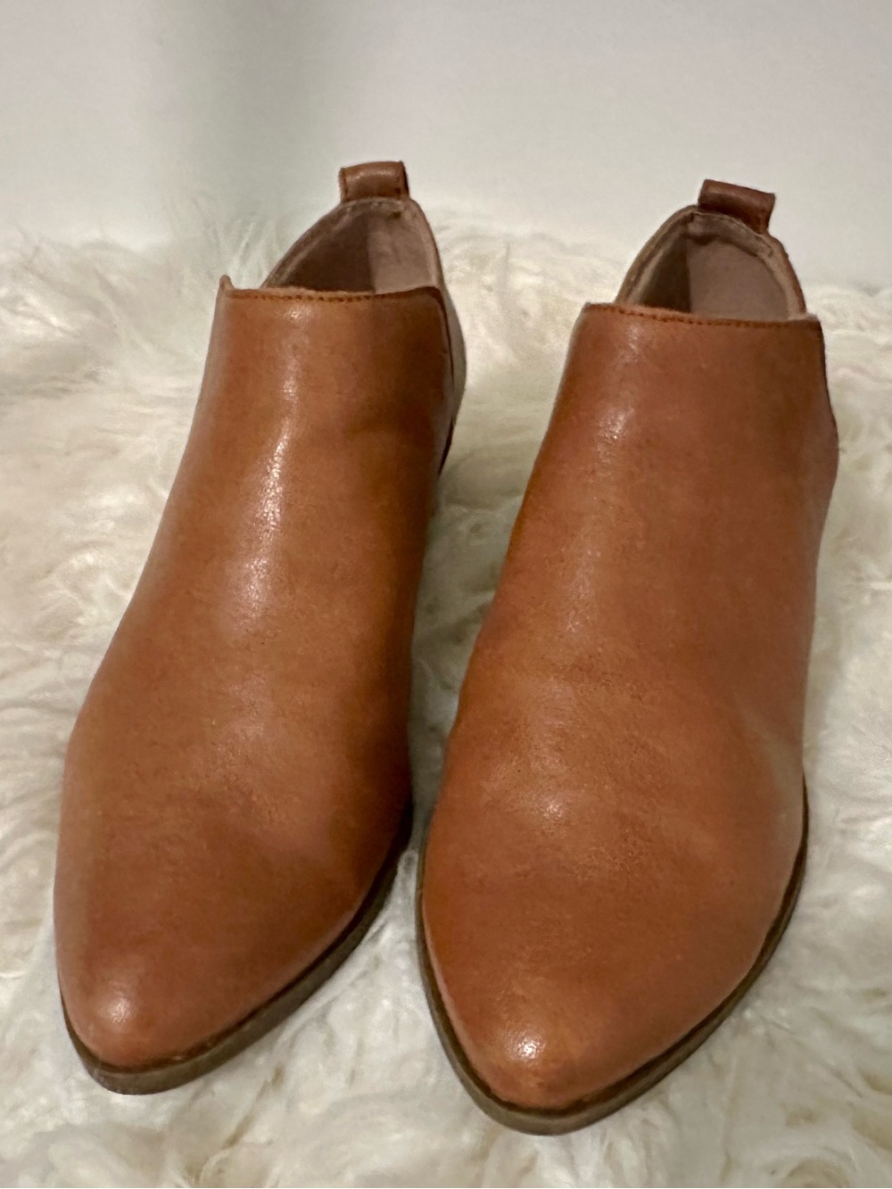 Frye Classic Leather Women's Slip-On Ankle Shoes in Tan